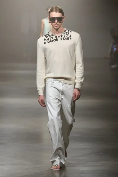 Look 11